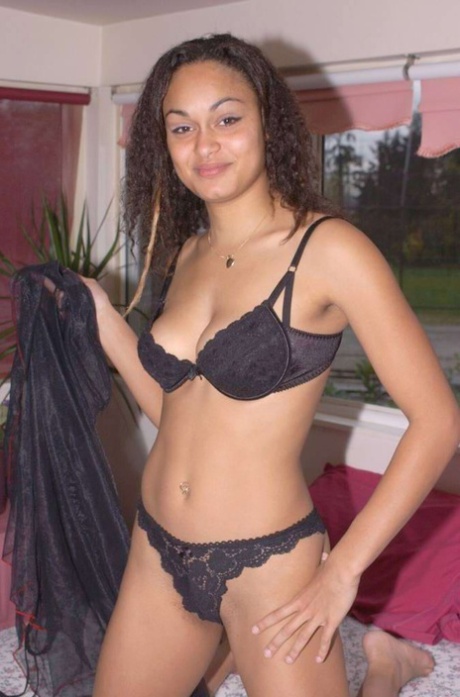 Brazzilian First Teen 18+ erotic photo