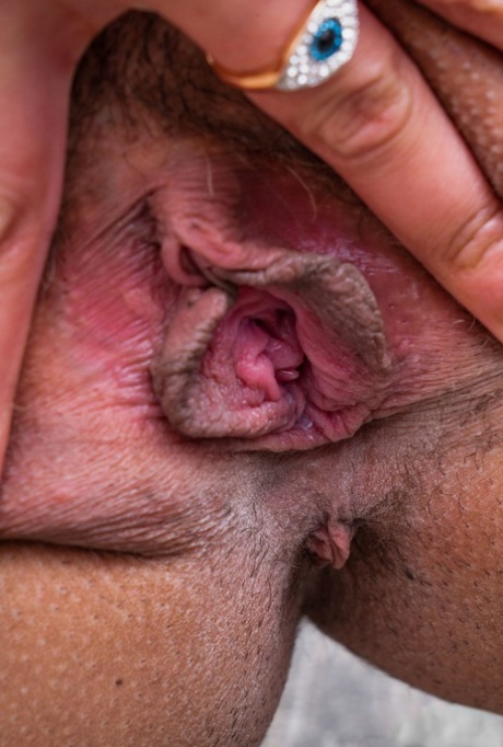 Brazzilian Pretty Pussy porno image